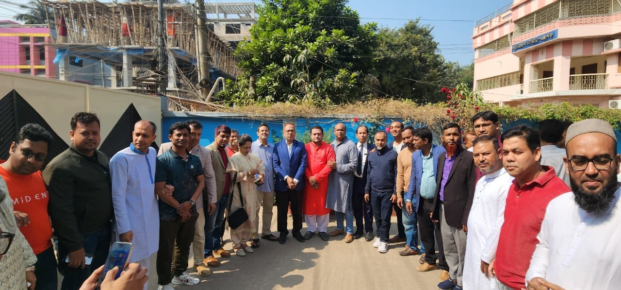 জনাব অনিন্দ্য ইসলাম অমিত কে ফুলেল শুভেচছা event