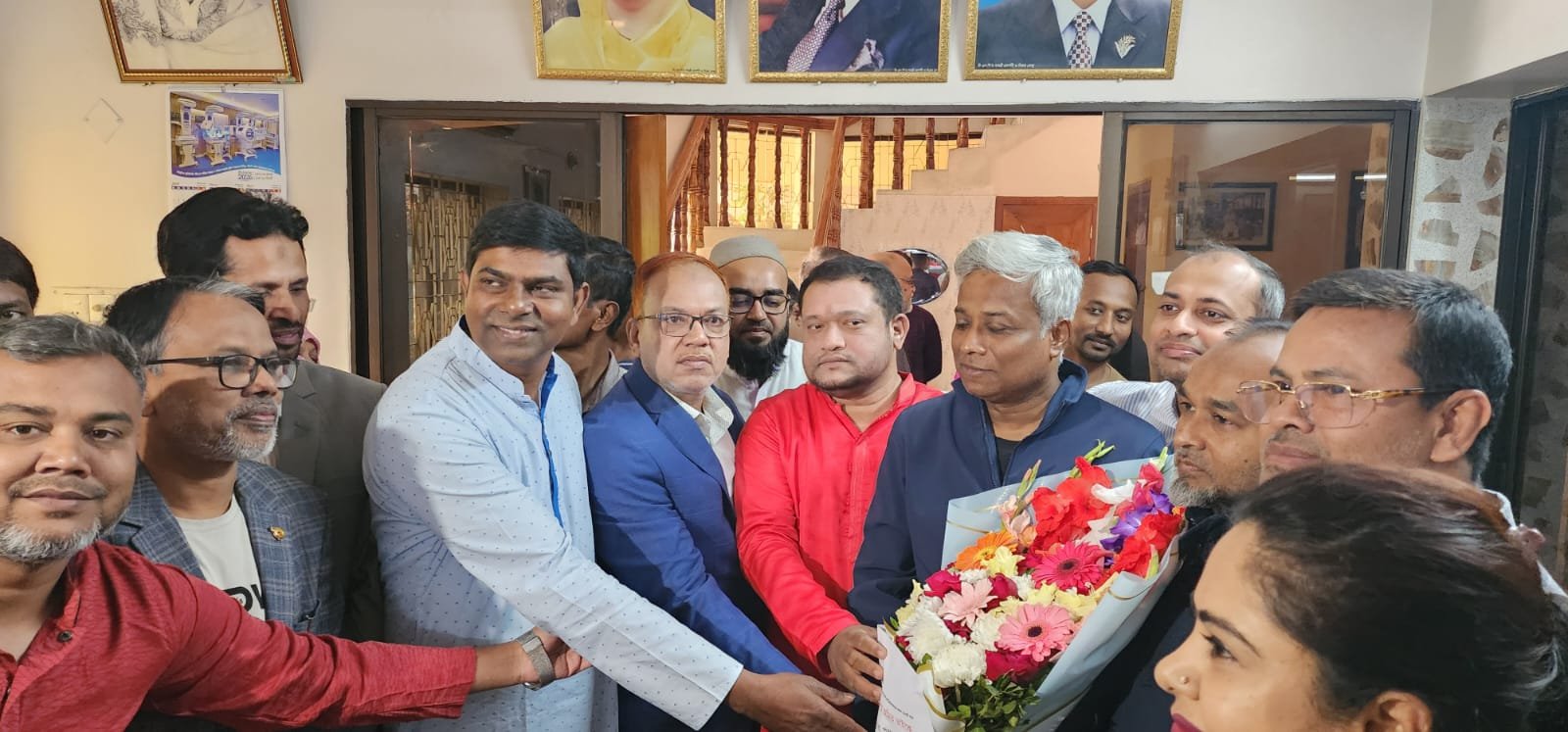 জনাব অনিন্দ্য ইসলাম অমিত কে ফুলেল শুভেচছা event