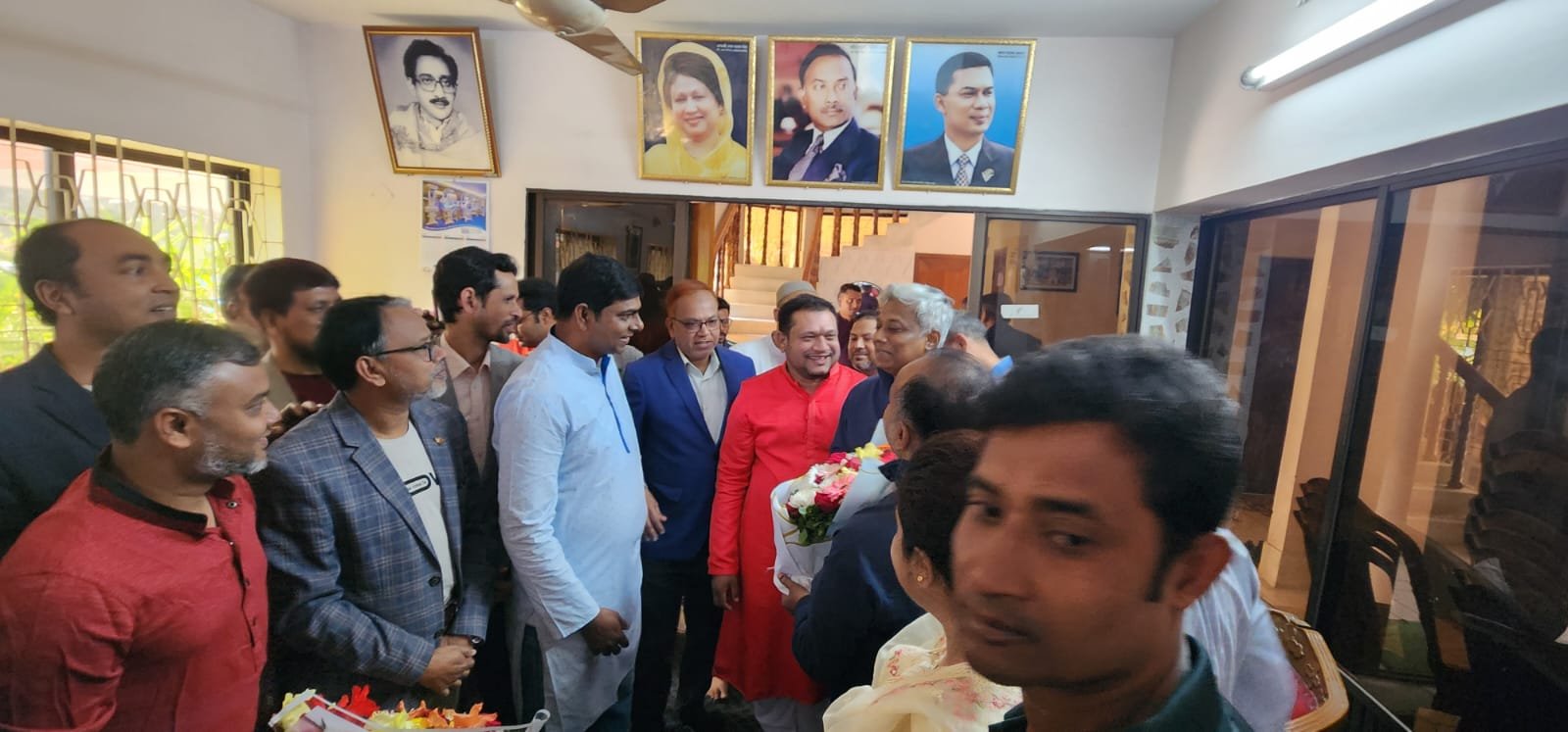 জনাব অনিন্দ্য ইসলাম অমিত কে ফুলেল শুভেচছা event