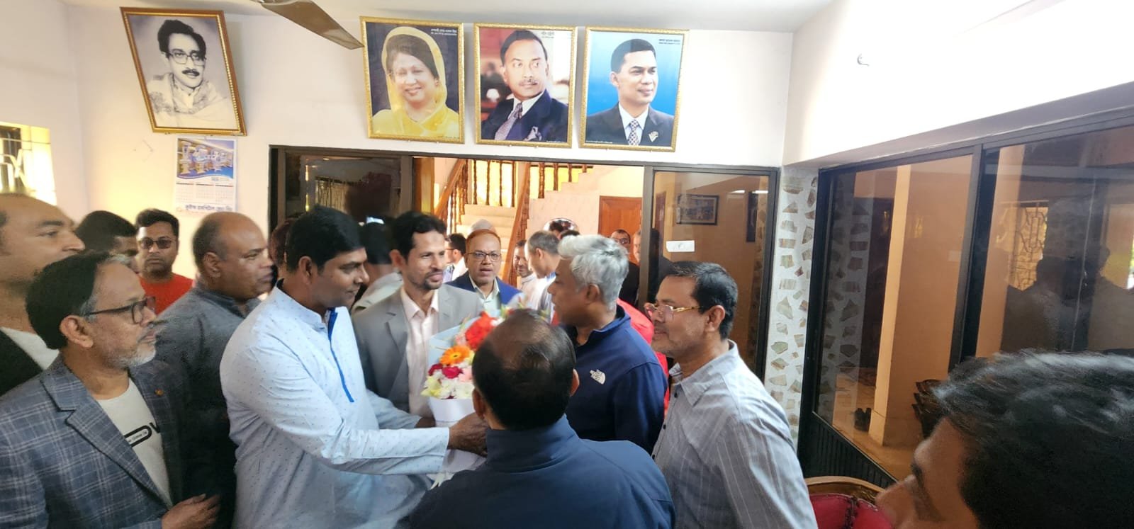 জনাব অনিন্দ্য ইসলাম অমিত কে ফুলেল শুভেচছা event